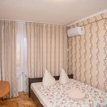 1 Room Apart On Str. Ukrainskaya 34 Zaporizhia エクステリア 写真