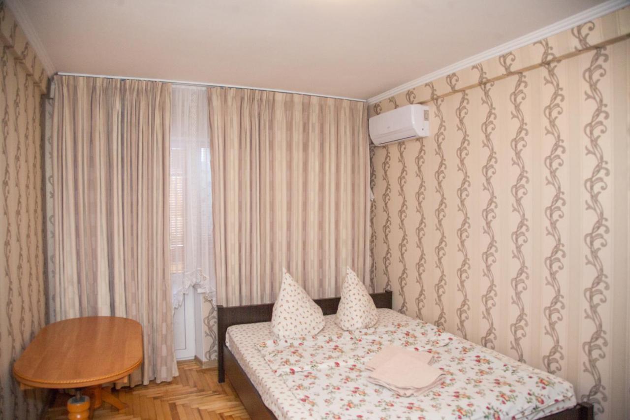 1 Room Apart On Str. Ukrainskaya 34 Zaporizhia エクステリア 写真